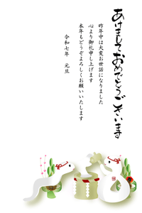 可愛い巳のキャラクターの餅つきのイラストの背面に富士山からの日の出のイラスト年賀状テンプレート　賀詞とあいさつ文入り